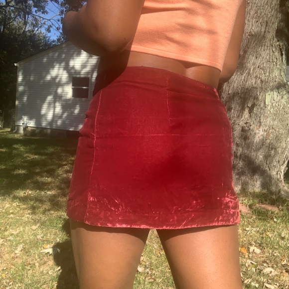 ❌SOLD❌Free People Annalise Side Vent Velvet Mini Skirt Size 4 in Burgundy - Picture 4 of 11